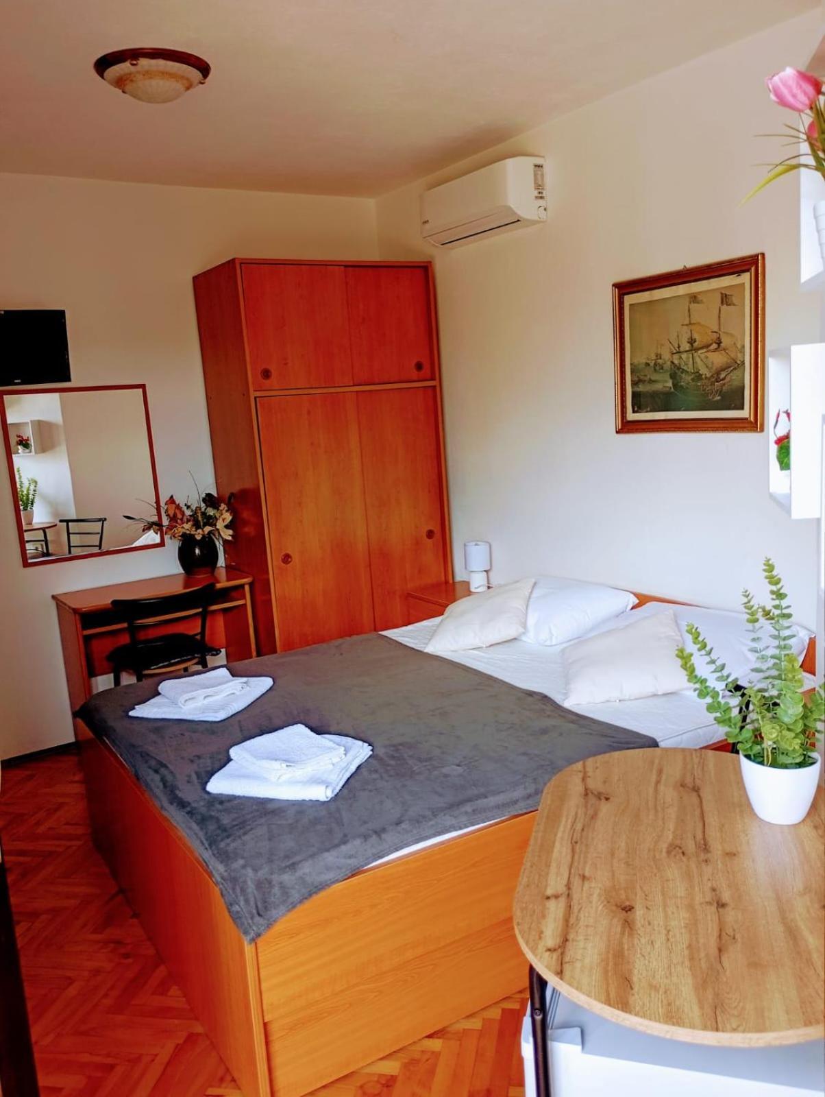 Rooms Helena 克尔克 外观 照片